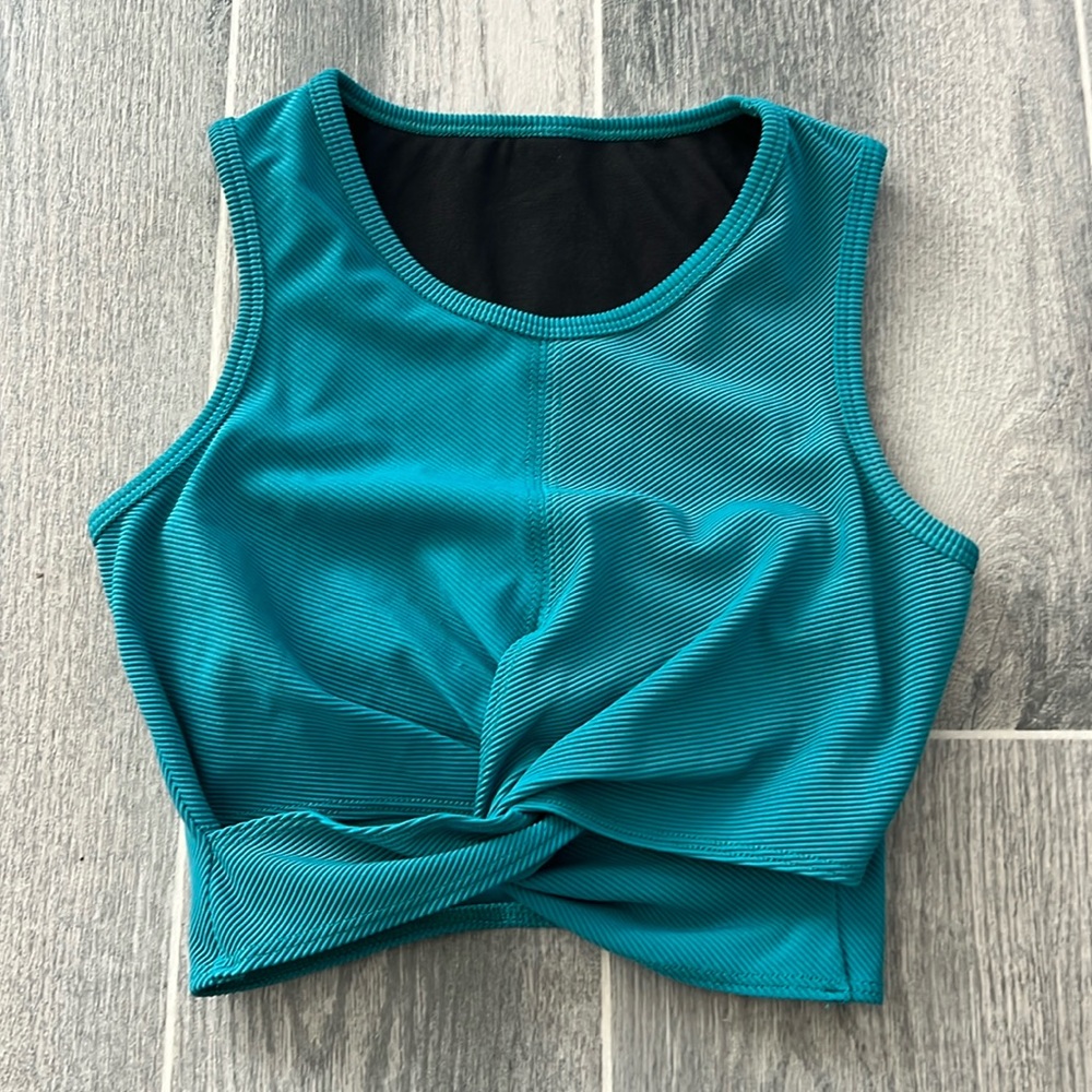 Onzie crop top . Size small